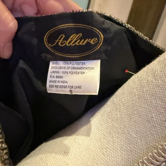 Vintage Allure Black and White Embroidered Crop Top - Picture 8 of 9